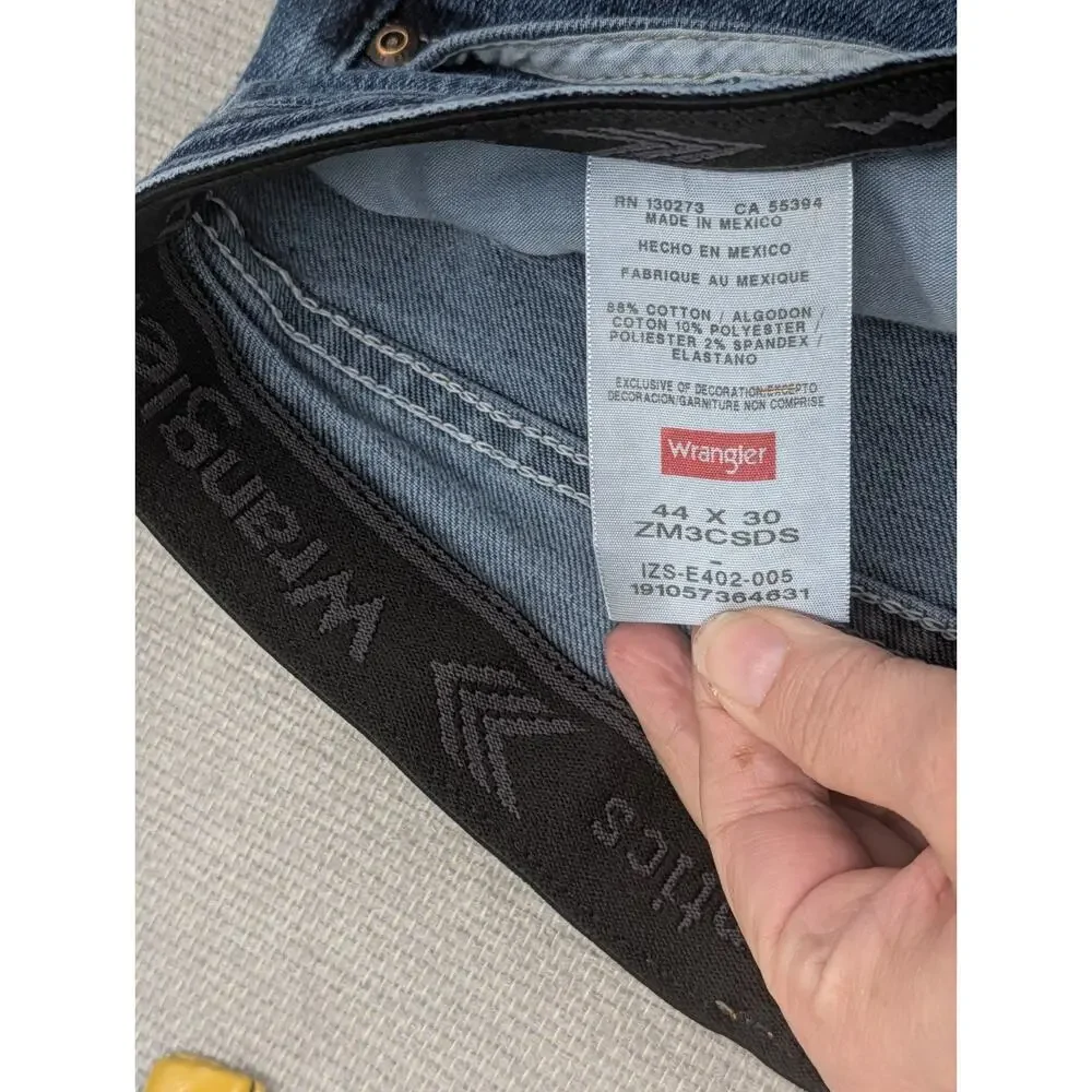 Wrangler Blue Jeans Size 44 x 30 Straight -0826i73